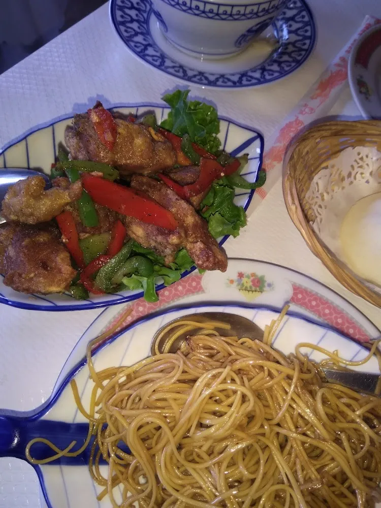 Travers de Porc Sel Poivre Et Nouilles Sautées Nature